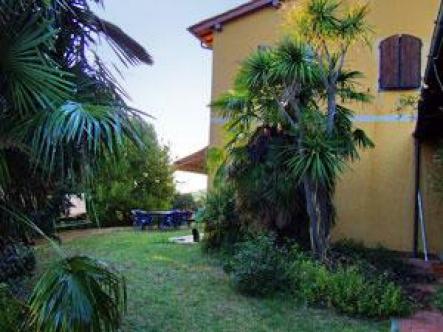 �G�rd La Grotta i Pisa, Toscana