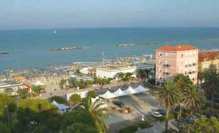 �Hotell Rosa vid stranden i Porto San Giorgio, Le Marche
